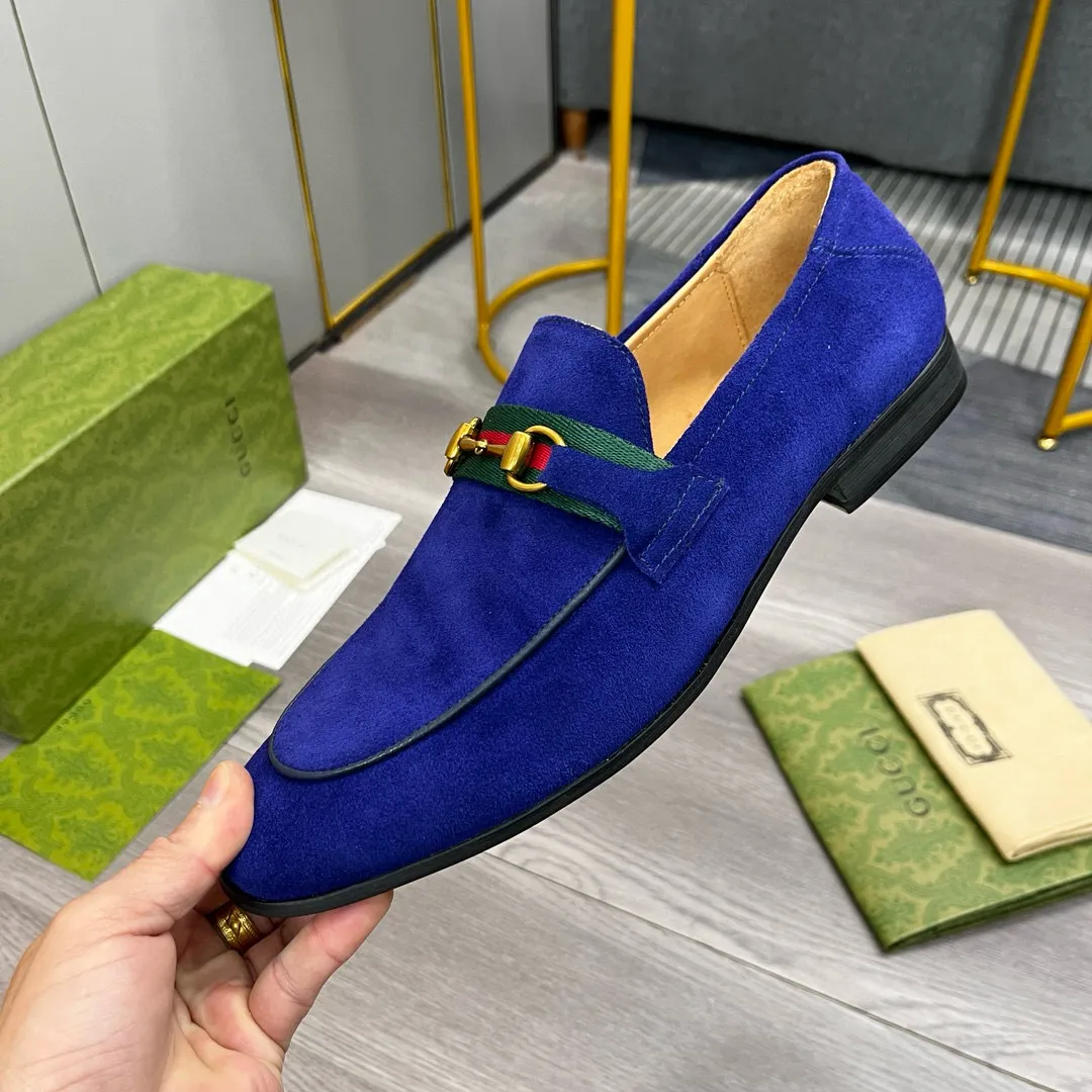 Factory price: 500💰-Gucci men’s formal leather shoes! Genuine molded horsebit, a classic must-have for your shoe cabinet! The feet are particularly delicate! This Gucci original version is a set last, and we are consistent with the counter! Therefore, it is more comfortable in terms of last shape and comfort! Take it to the counter and compare at will! Good shoes are more than just what they make! But grasp the essence from the inside out! Material: Imported first-layer frosted cowhide! Genuine leather outsole imported from Italy, size: 39-44 (38/45 customized, non-refundable)